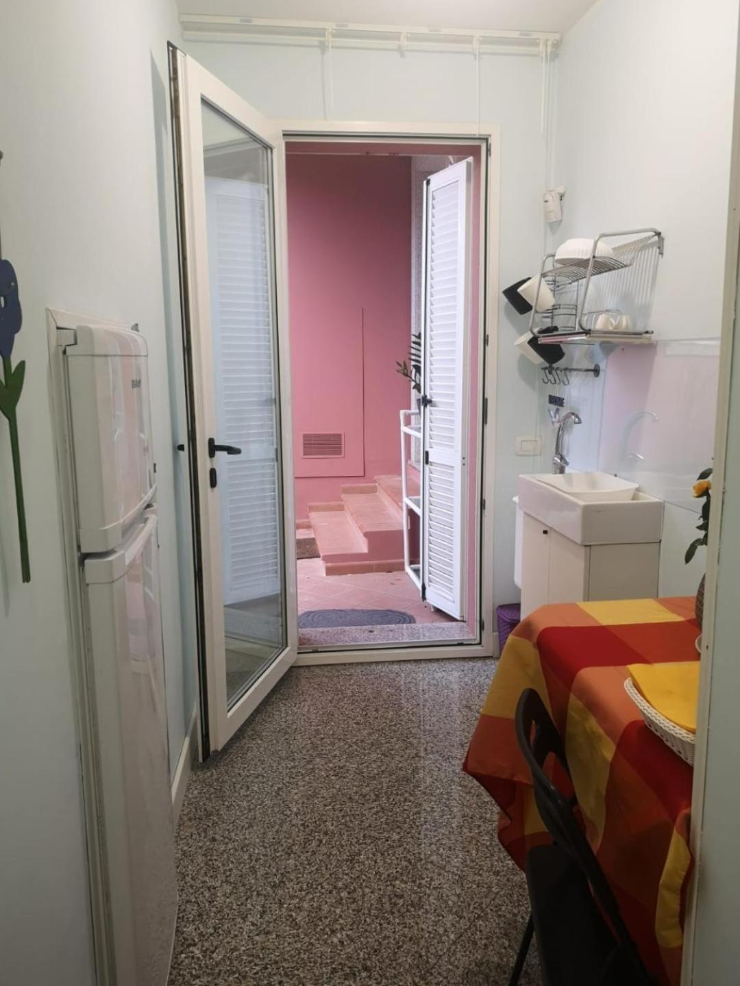 B&B Domus Oriens - Monolocale Indipendente In Villa Portoscuso Εξωτερικό φωτογραφία
